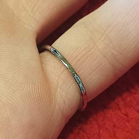  Elegant Silver-Painted Costume Ring with Quartz Gem