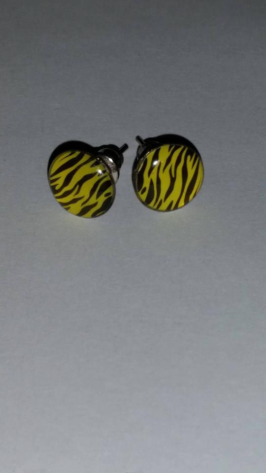 Yellow swirl stud earrings