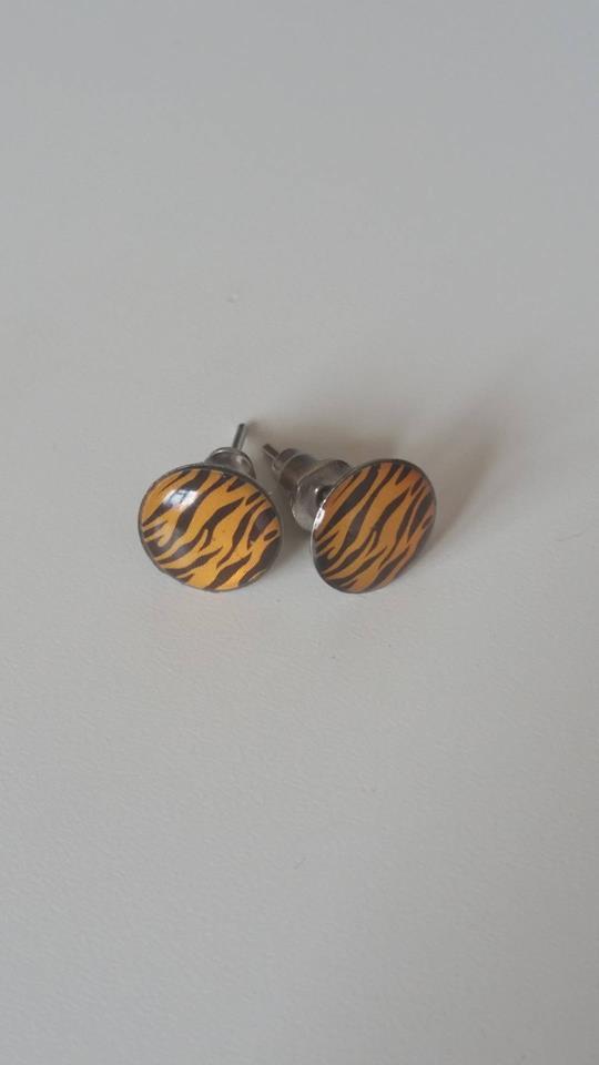 Orange swirl round earrings